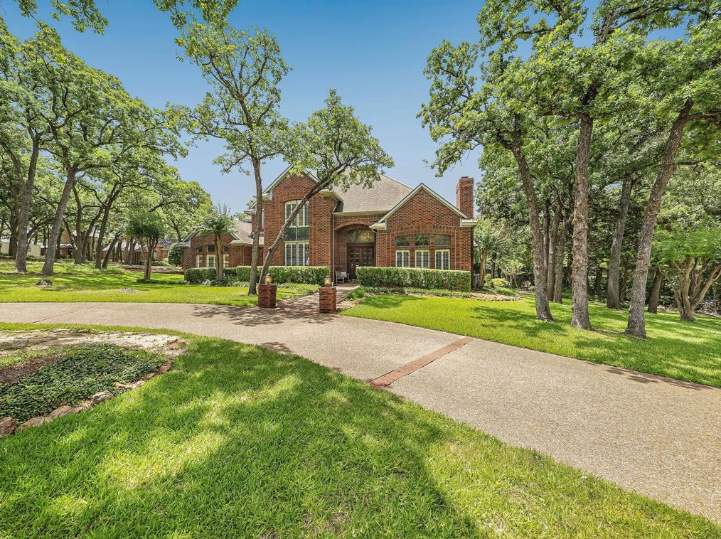 1349 Cross Timber Dr, Grapevine, TX 76092-4830