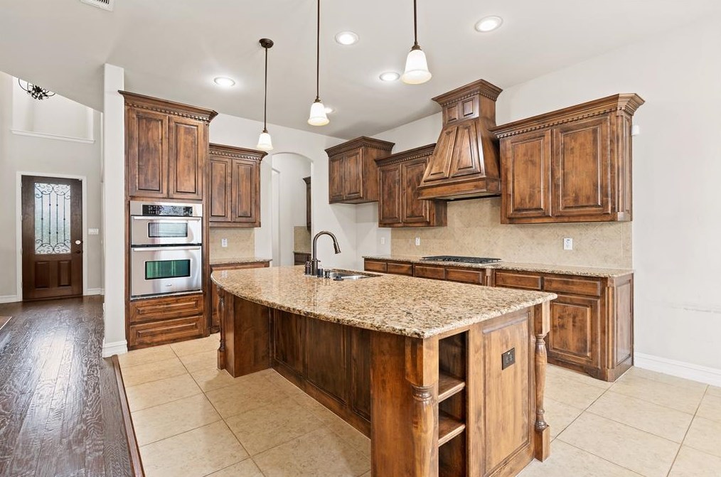 2526 N Kensington Ln, Roanoke, TX 76262