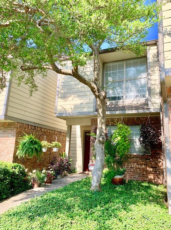 2535 Wedglea Dr, Dallas, TX 75211-2037