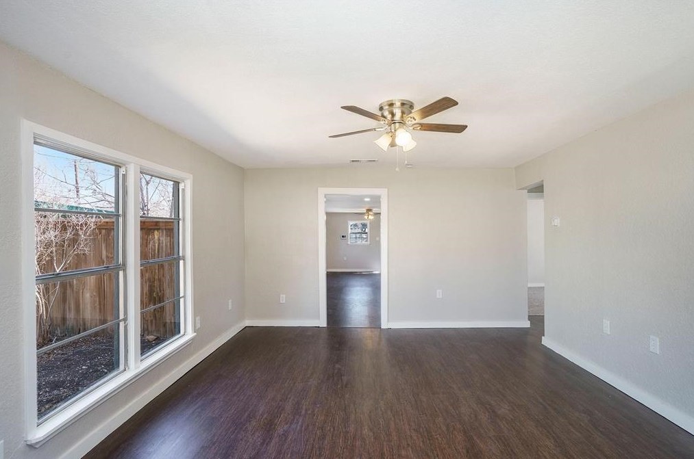 1213 Meadow Park Dr, Fort Worth, TX 76108