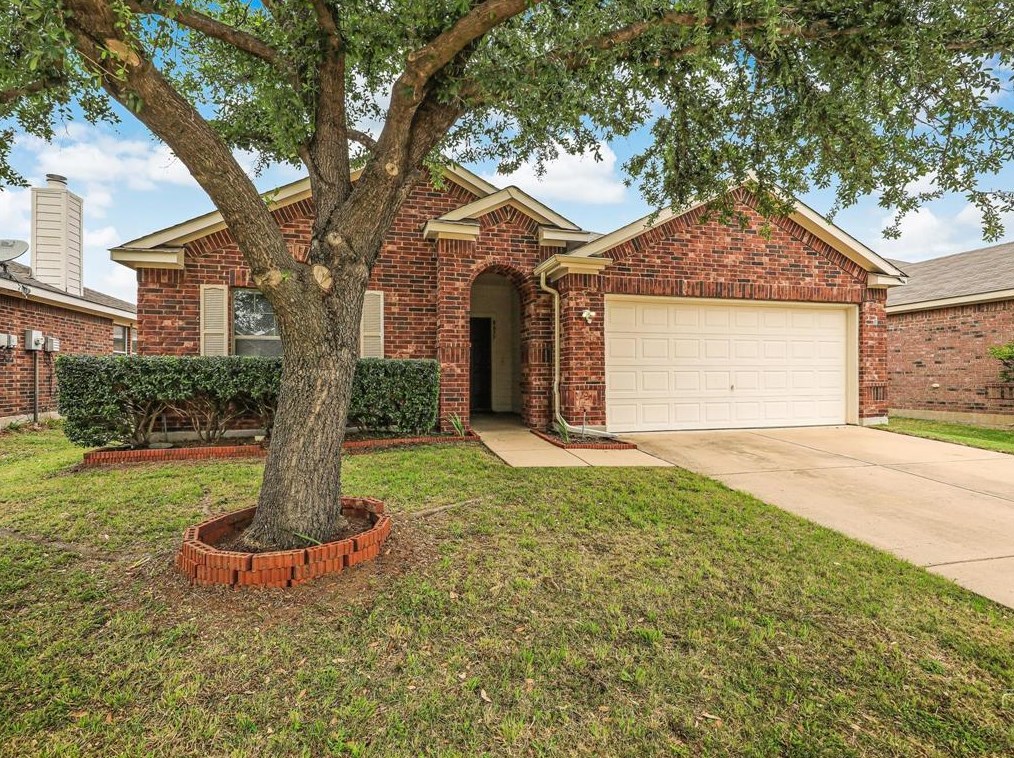 8637 Chisholm Trl, Aubrey, TX 76227