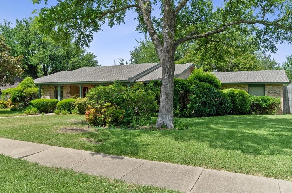4070 Crown Shore Dr, Dallas, TX 75244