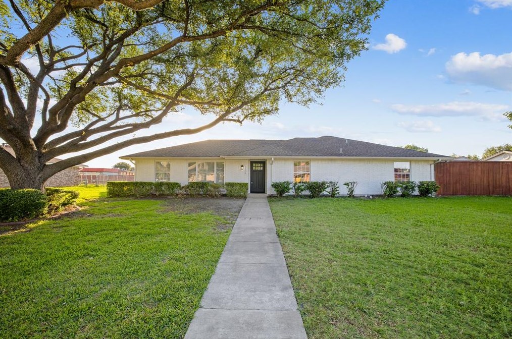 2504 Hawthorne Dr, Carrollton, TX 75006