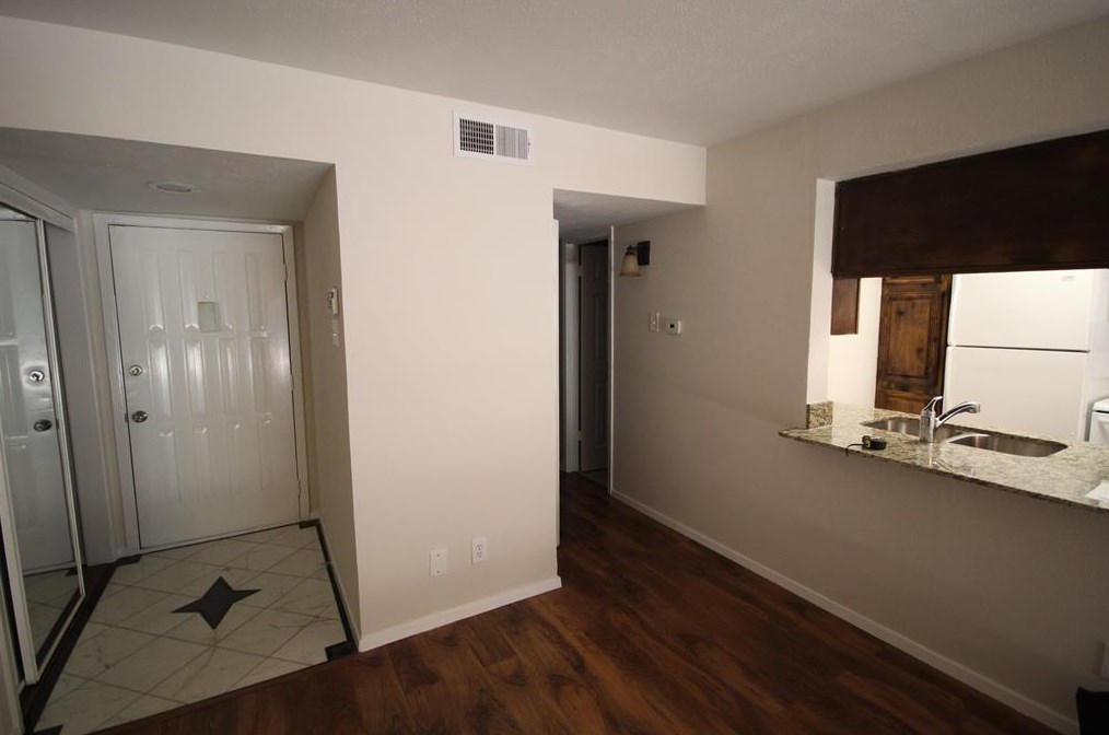 2505 Wedglea Dr #103, Dallas, TX 75211