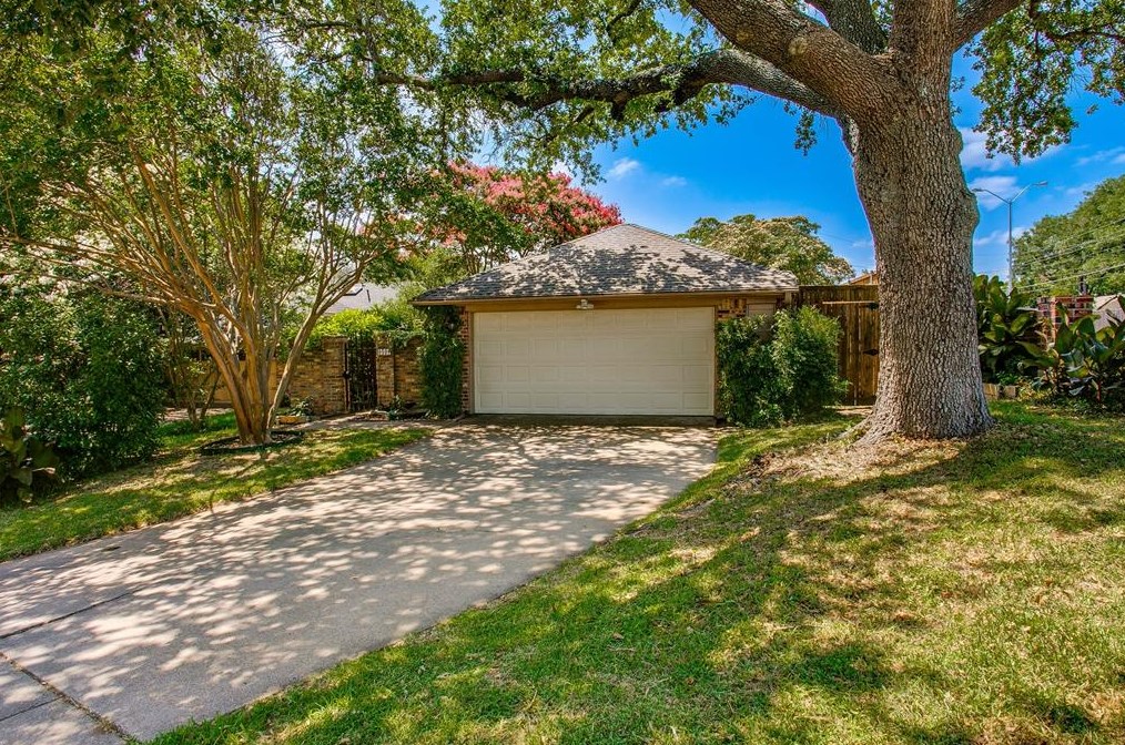 9504 Park Highlands Dr, Dallas, TX 75238-2956