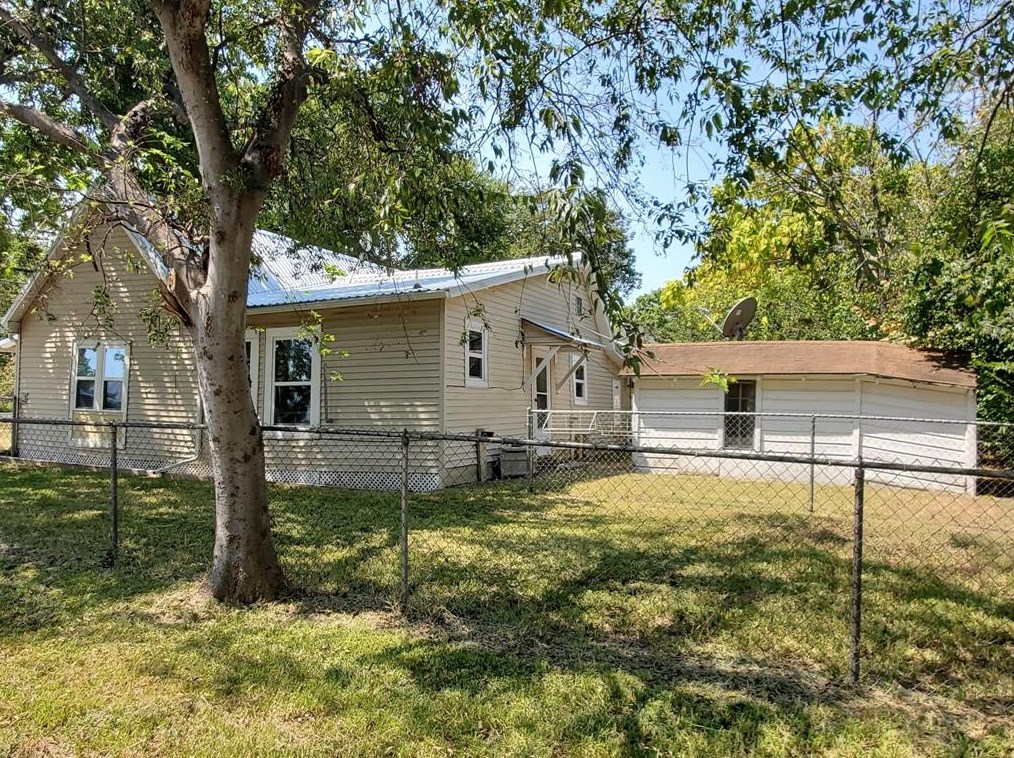 409 E 7th St, Ferris, TX 75125