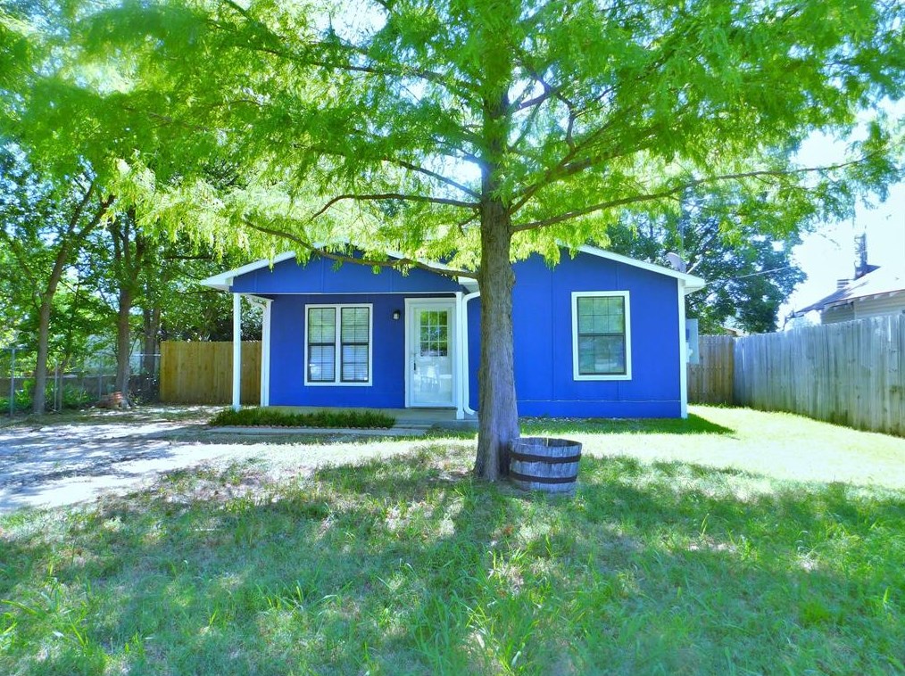 803 Chestnut St, Aubrey, TX 76227