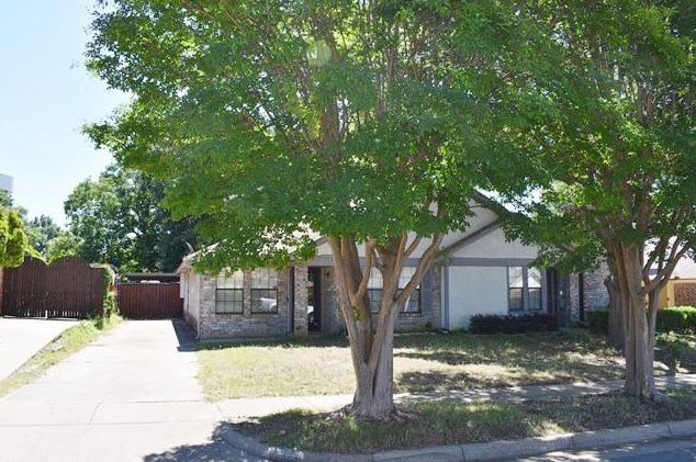 2802 Brittany Dr, Euless, TX 76039