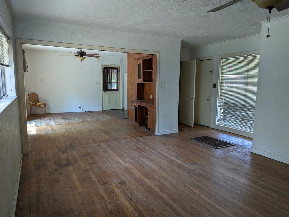 307 N Main St, Farmersville, TX 75442