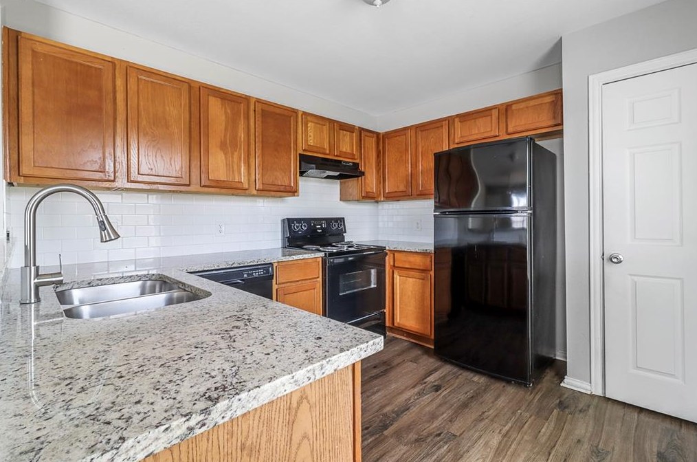 1717 Manor Garden Curv, Greenville, TX 75401