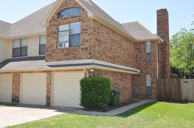 1251 W Hudgins St, Grapevine, TX 76051