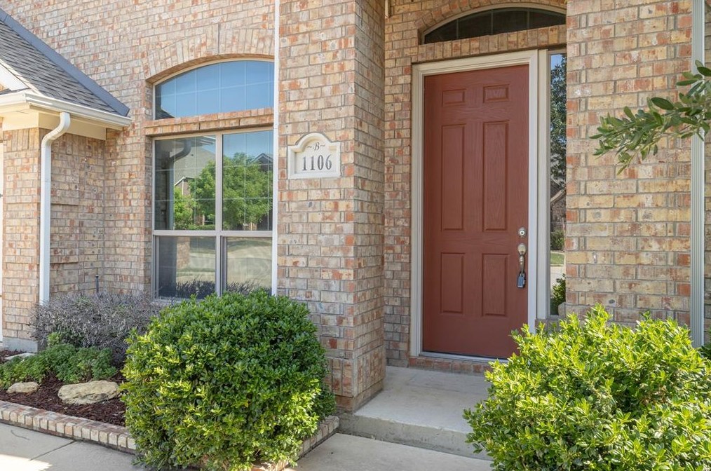 1106 Newchester Dr, Roanoke, TX 76262-7402