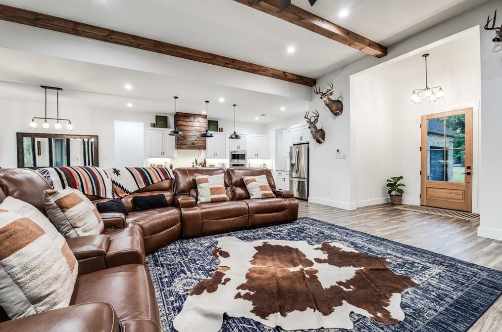 812 Waters Edge Dr, Corsicana, TX 75109