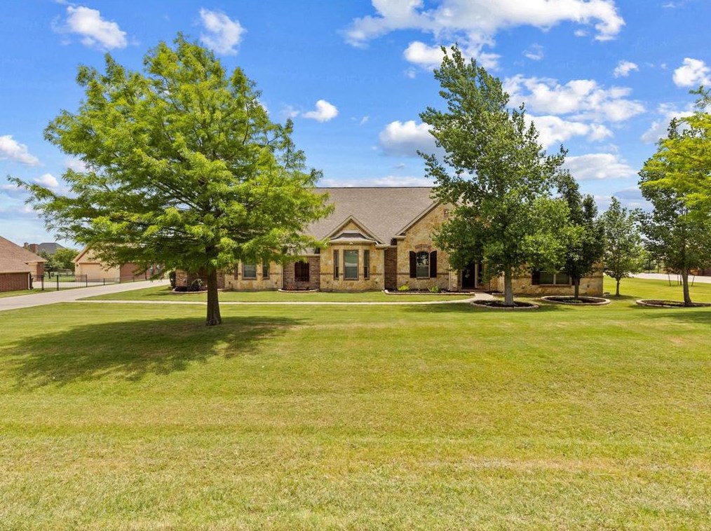 209 Silver Rose Blvd, Burleson, TX 76028