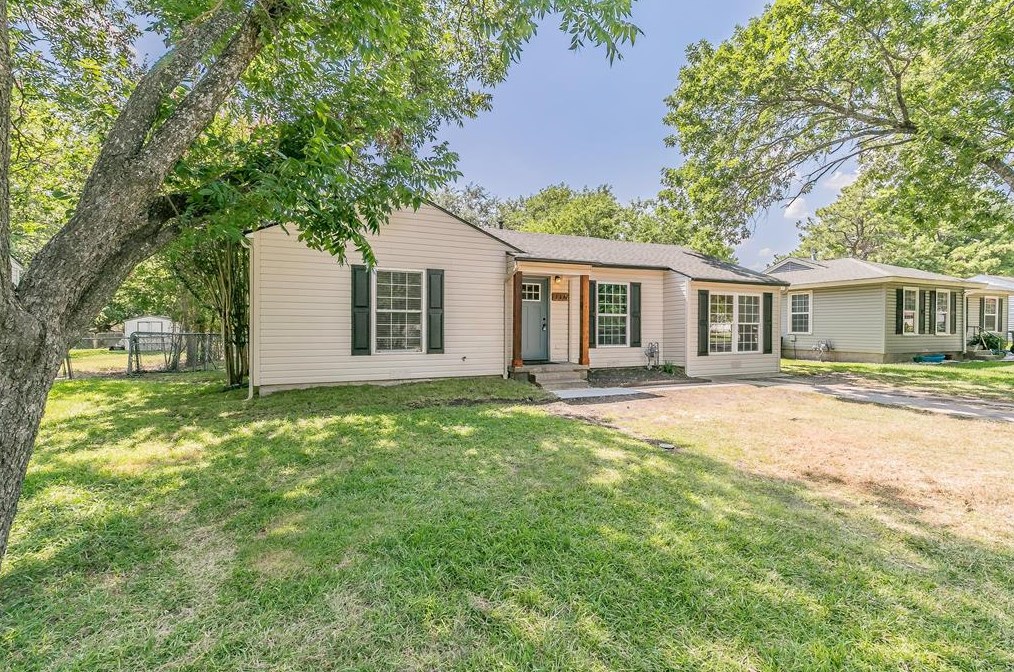 316 S 2nd St, St Paul, TX 75098
