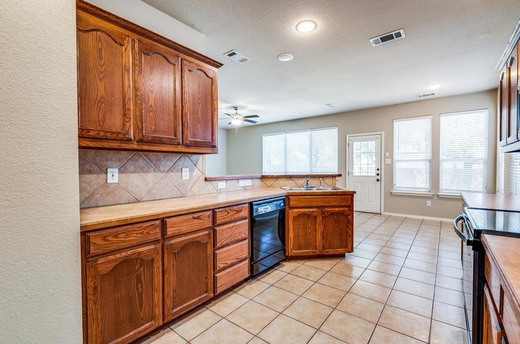 14037 Firebush Ln, Haslet, TX 76052-4871