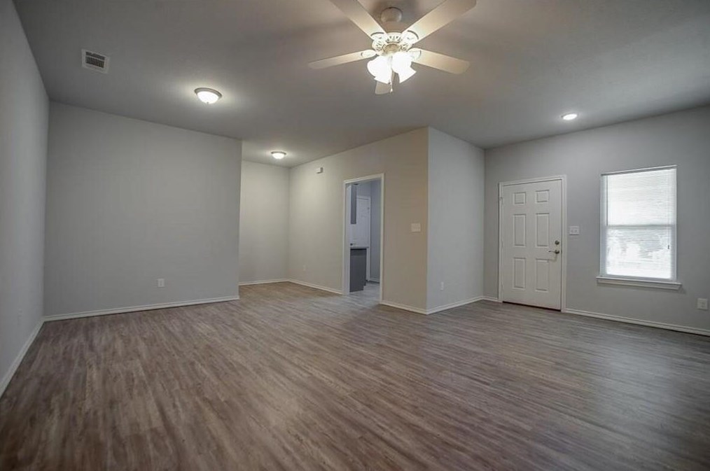 1721 Division St, Commerce, TX 75428