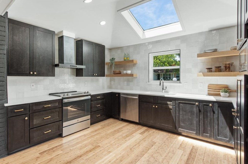 2338 Pinebluff Dr, Dallas TX  75228-5840 exterior