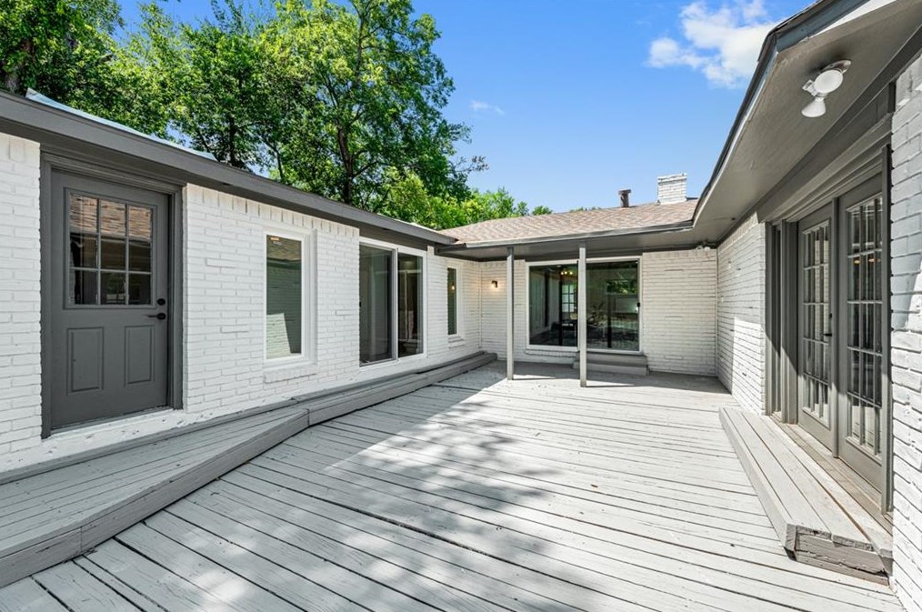 2338 Pinebluff Dr, Dallas TX  75228-5840 exterior