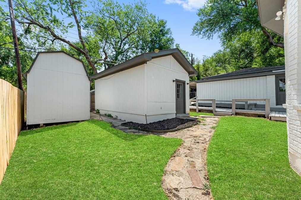 2338 Pinebluff Dr, Dallas TX  75228-5840 exterior