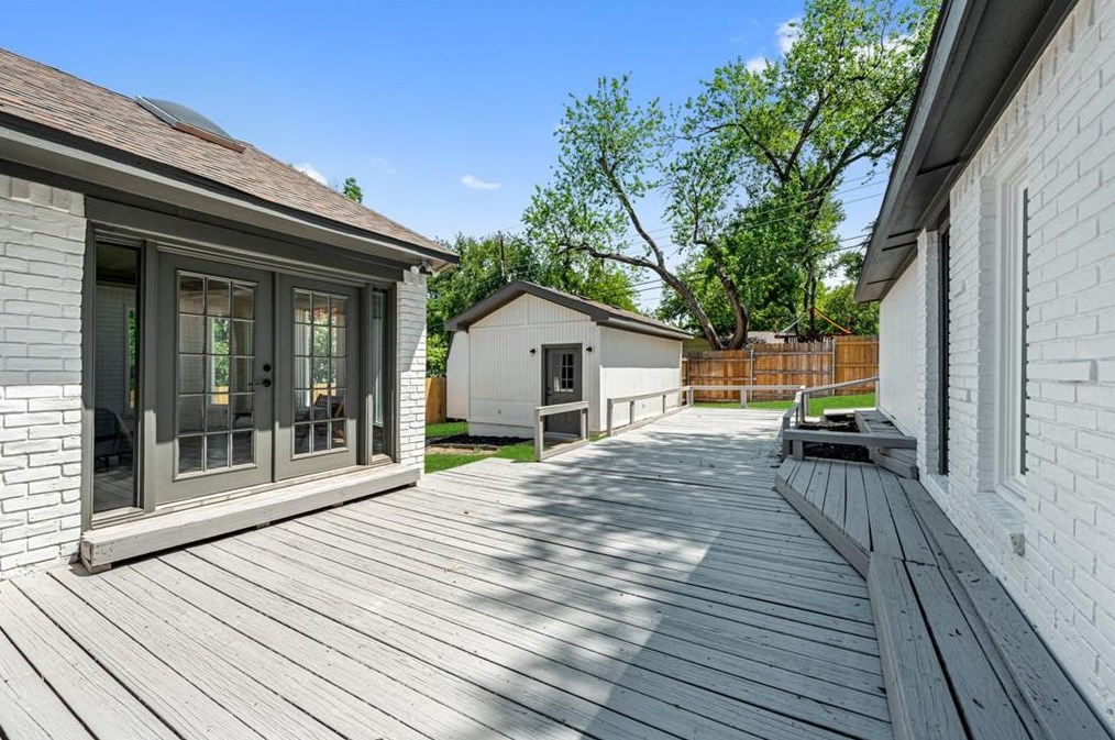 2338 Pinebluff Dr, Dallas TX  75228-5840 exterior