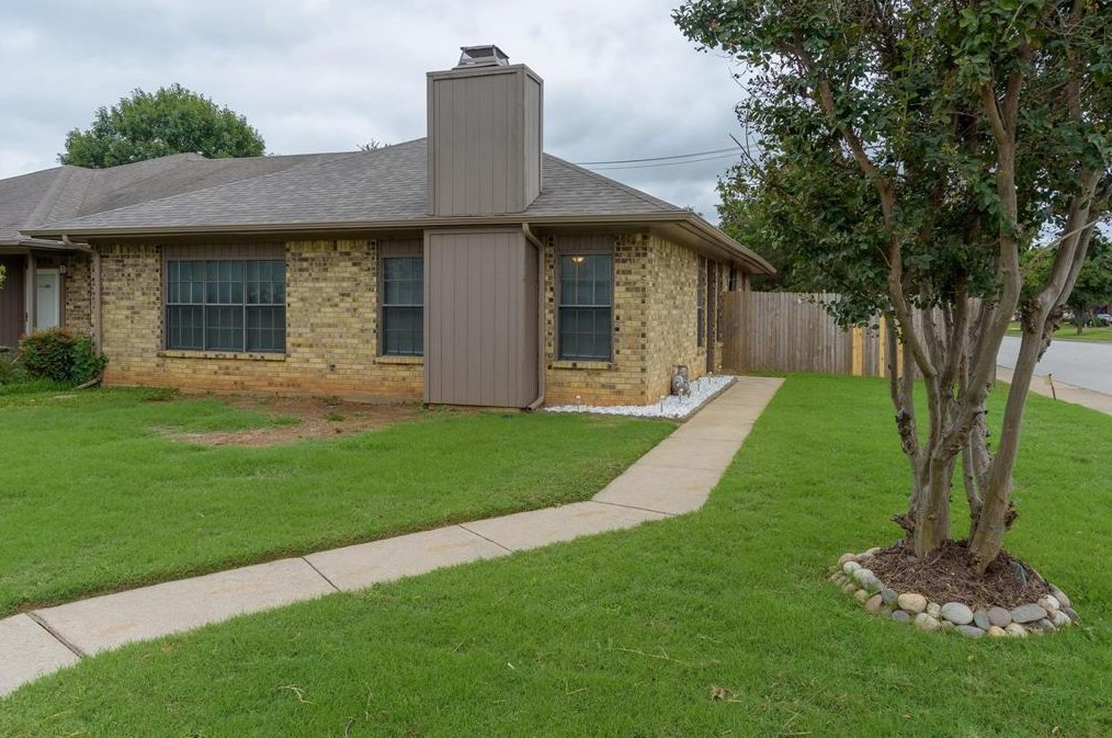 2028 Parkside Ct, Grapevine, TX 76051