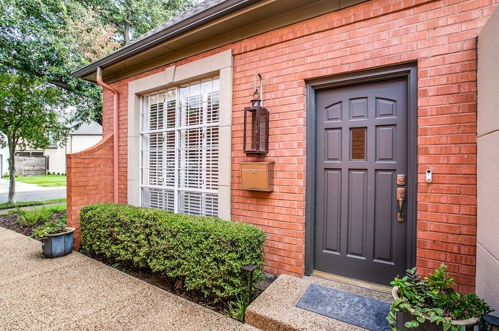 3526 N Versailles Ave, Dallas, TX 75209