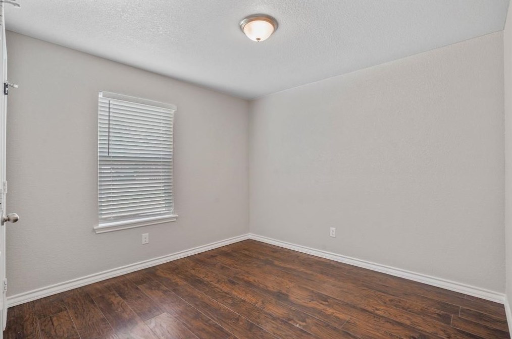 1409 E Myrtle St, Fort Worth, TX 76104