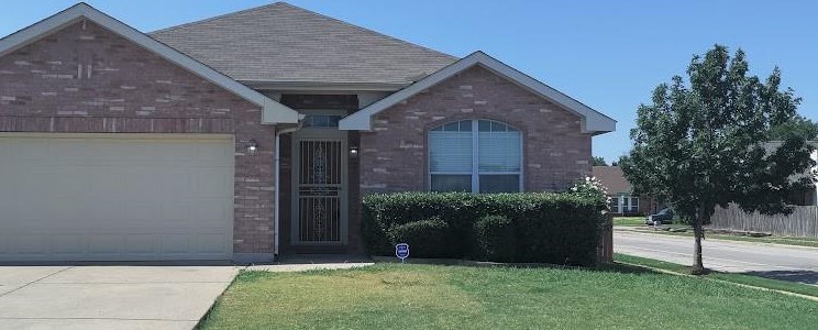 2433 Forest Creek Dr, Fort Worth, TX 76123