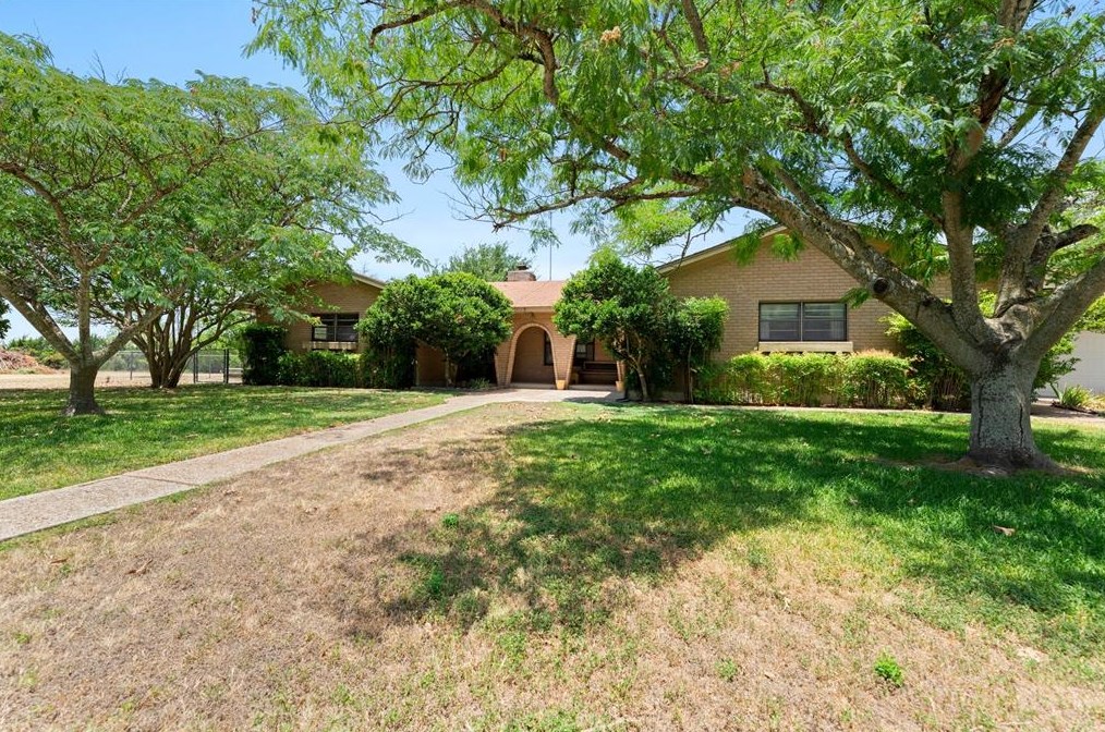 838 Mesquite Rd, Morgans Point, TX 76513