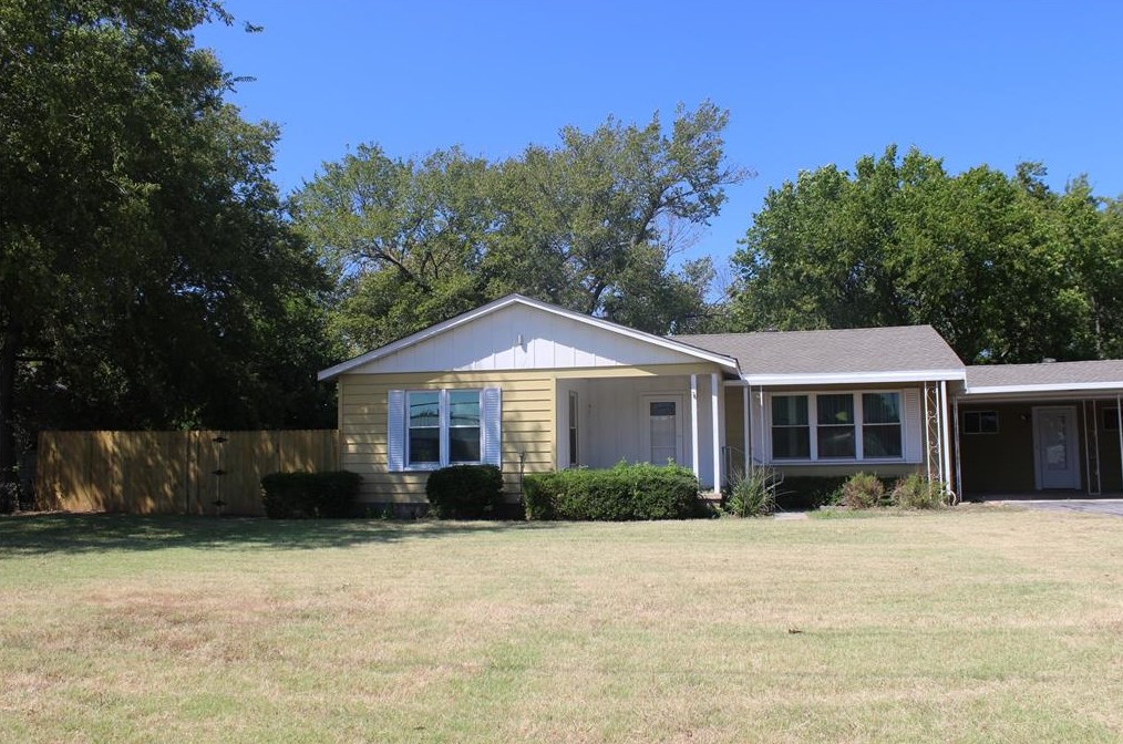 409 W Main St, Azle, TX 76020