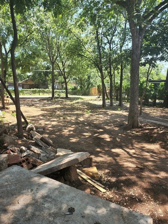 810 Jester Ave, Dallas, TX 75211-2517