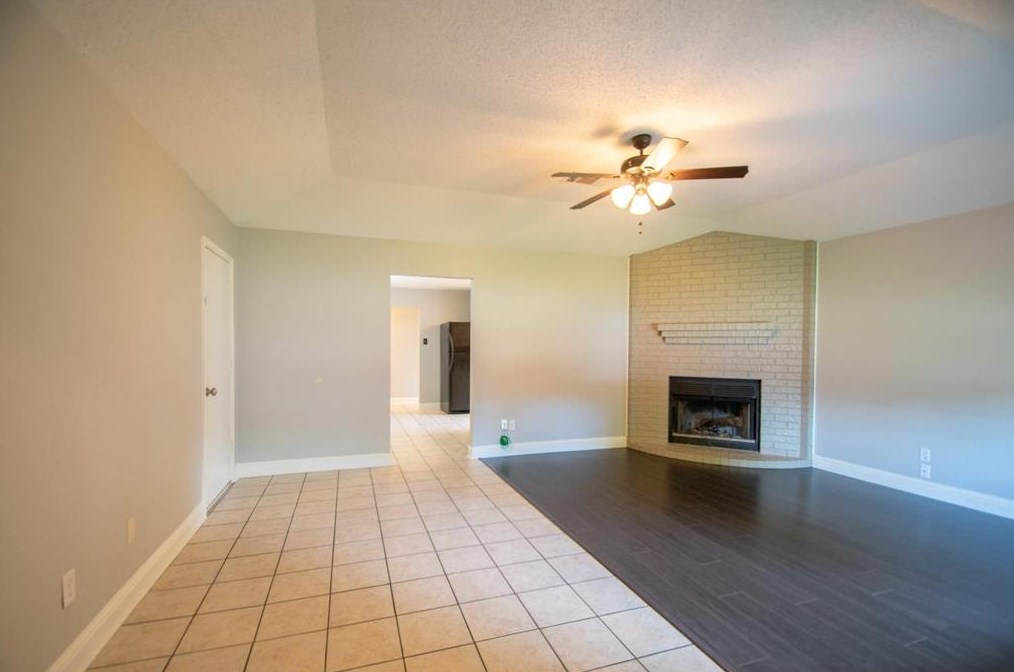 709 Nightingale Cir, Midlothian, TX 76063