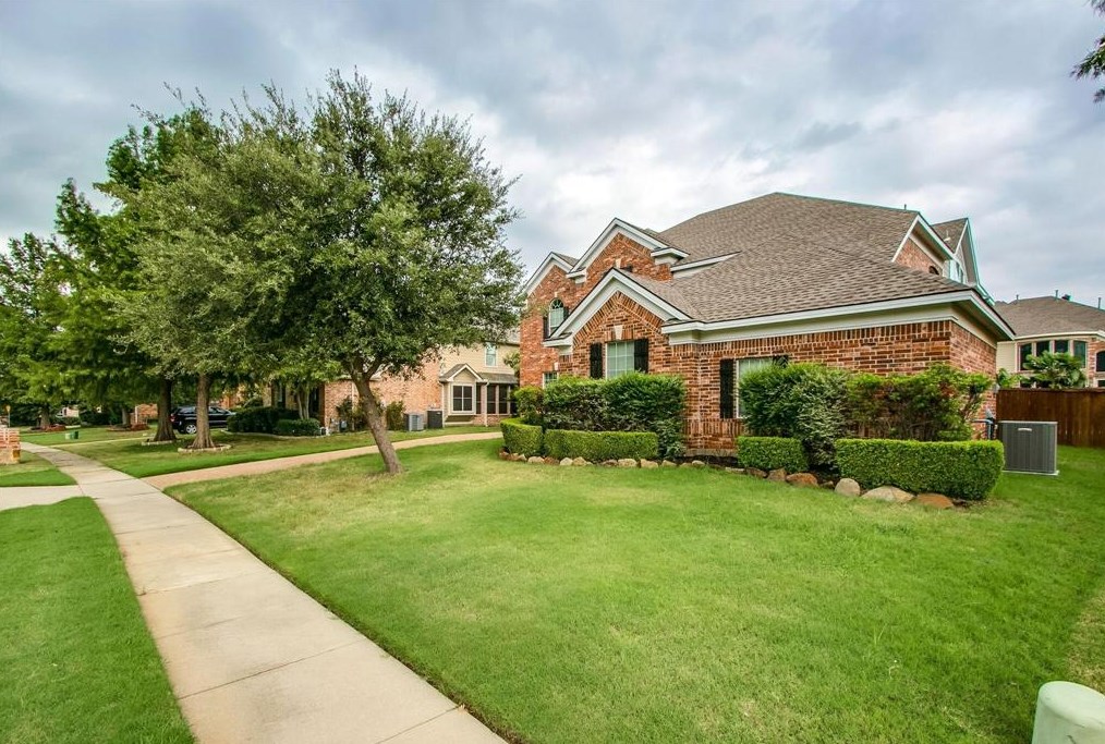 2805 Deerhurst Dr, Lewisville, TX 75077