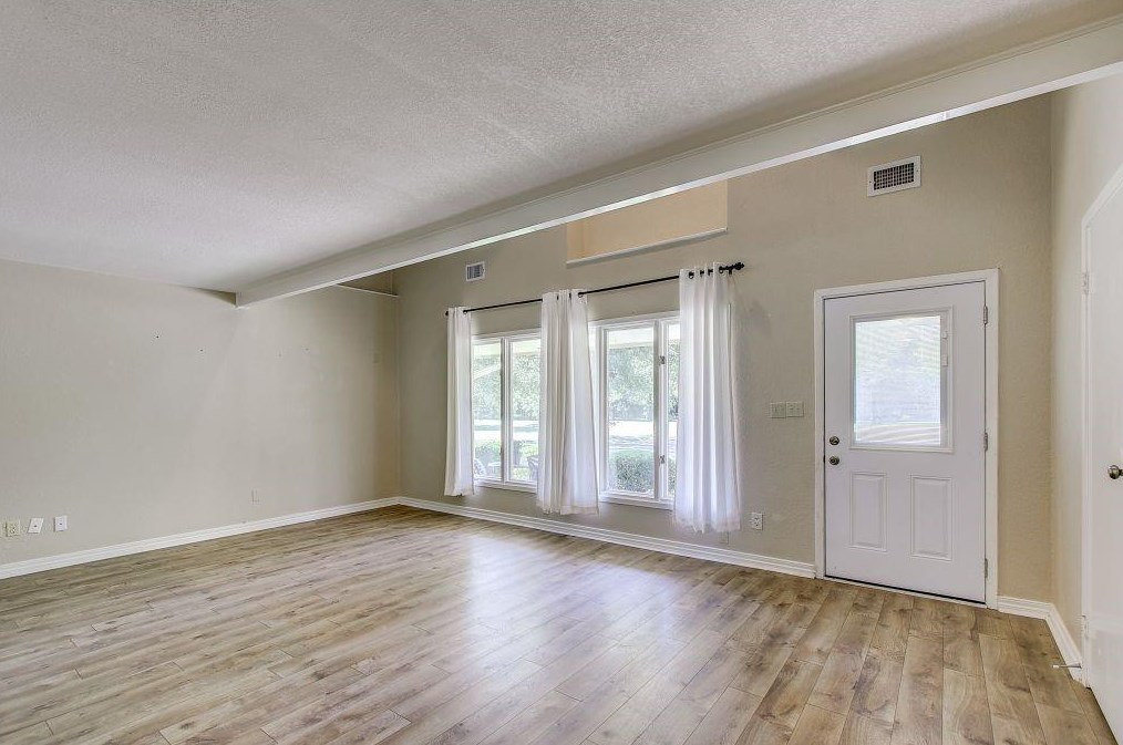 1409 Whispering Dell Ct, Grapevine, TX 76092