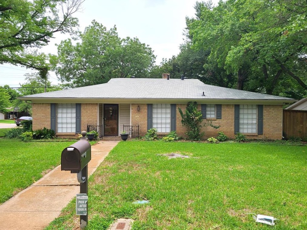 925 Bedford Ct W, Hurst, TX 76053
