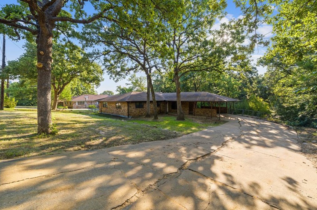 1224 Oak Dr, Denison, TX 75020