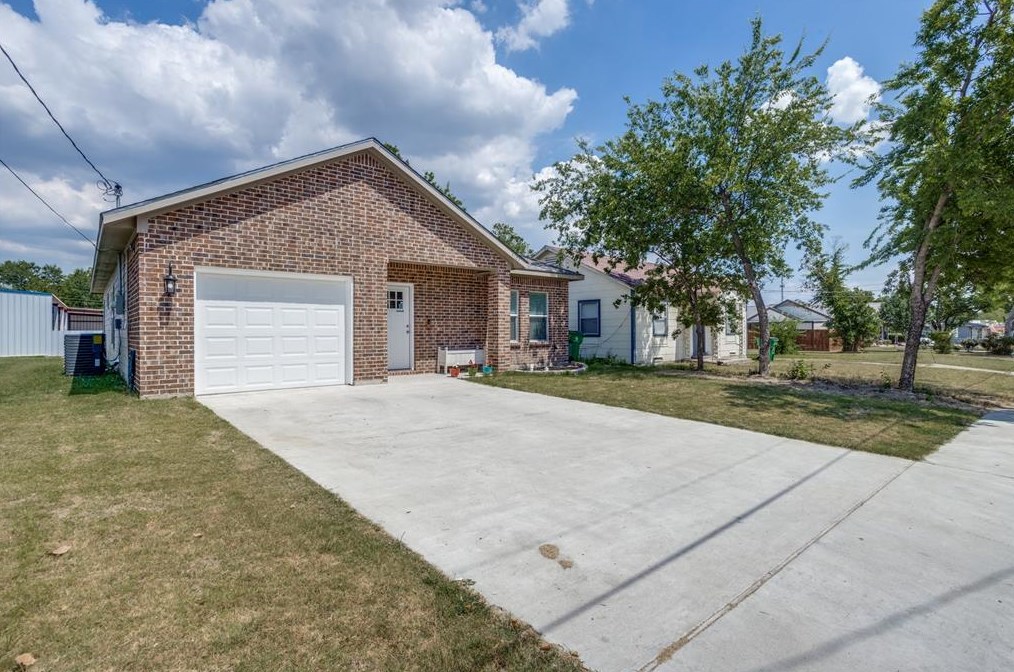 4105 Moulton St, Greenville, TX 75401