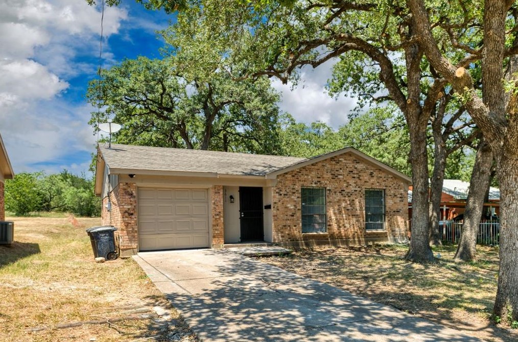 3611 Martin St, Fort Worth, TX 76119