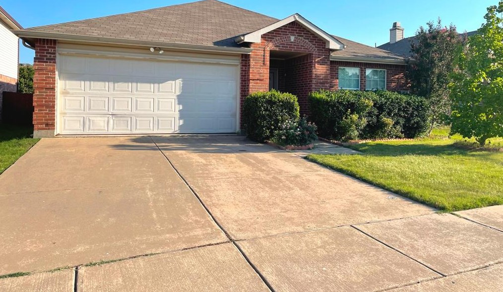 1744 Trego Dr, Justin, TX 76247