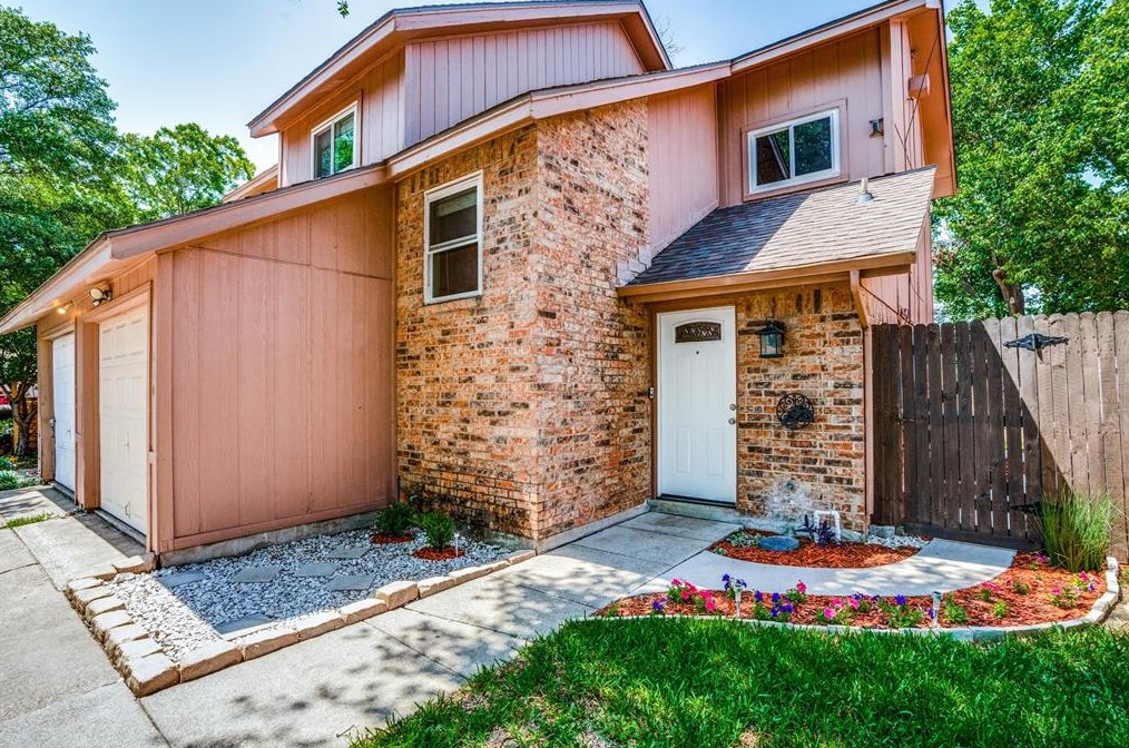 610 Victoria Dr, Grand Prairie, TX 75052