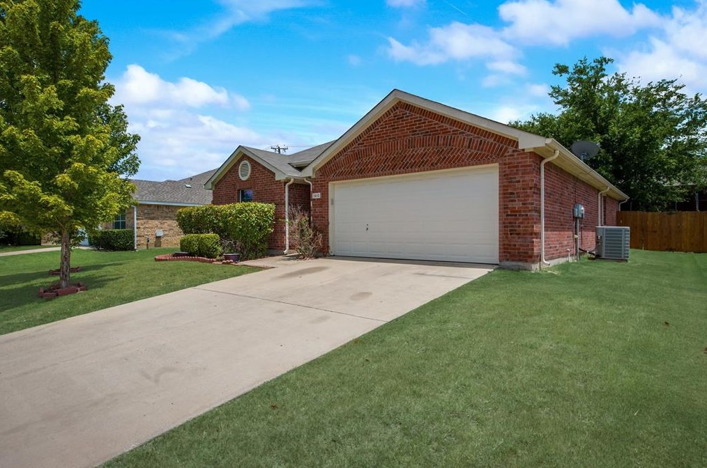 1410 Cowtown Dr, Midlothian, TX 76063