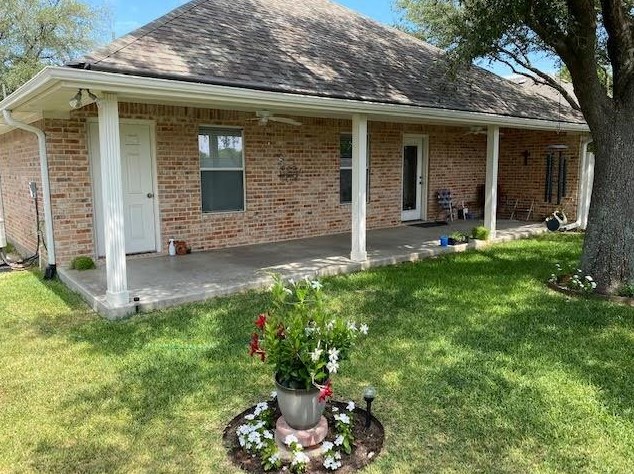 106 Royal Crest Ct, Oak Leaf, TX 75154