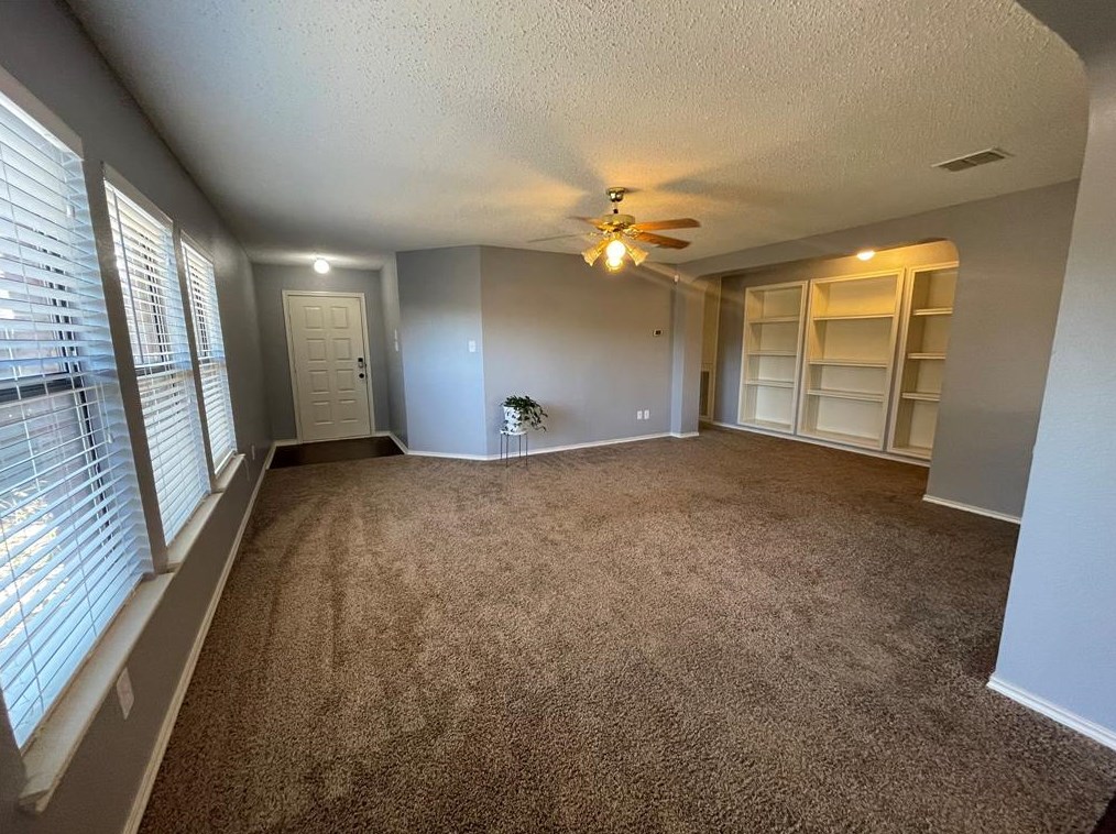309 Sandlewood Ln, Cedar Hill, TX 75104