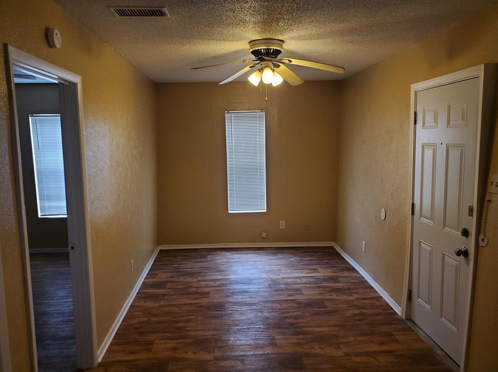 318 Overlook Dr, Oak Leaf, TX 75154