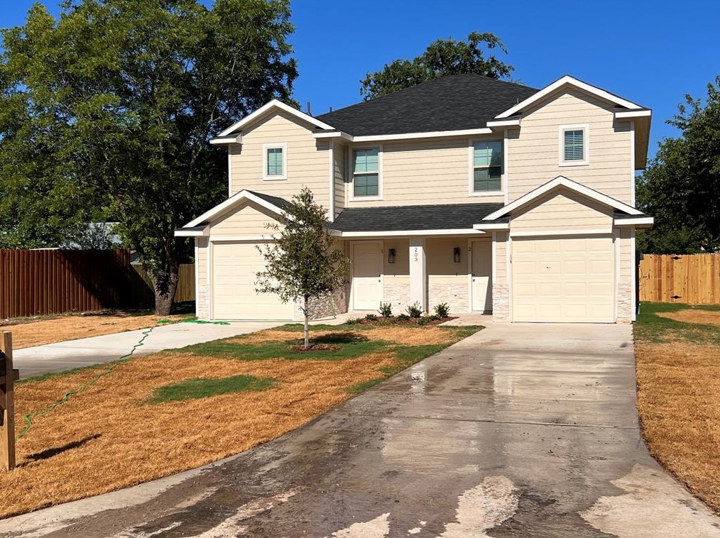 203 S May St #2, Whitewright, TX 75491