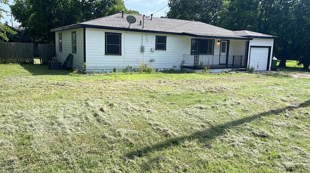 300 Sherman St, Tioga, TX 76271