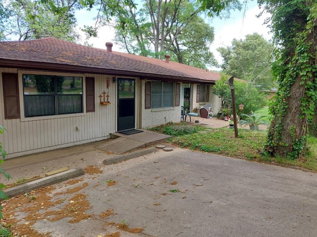 101 Leland Dr, Athens, TX 75751