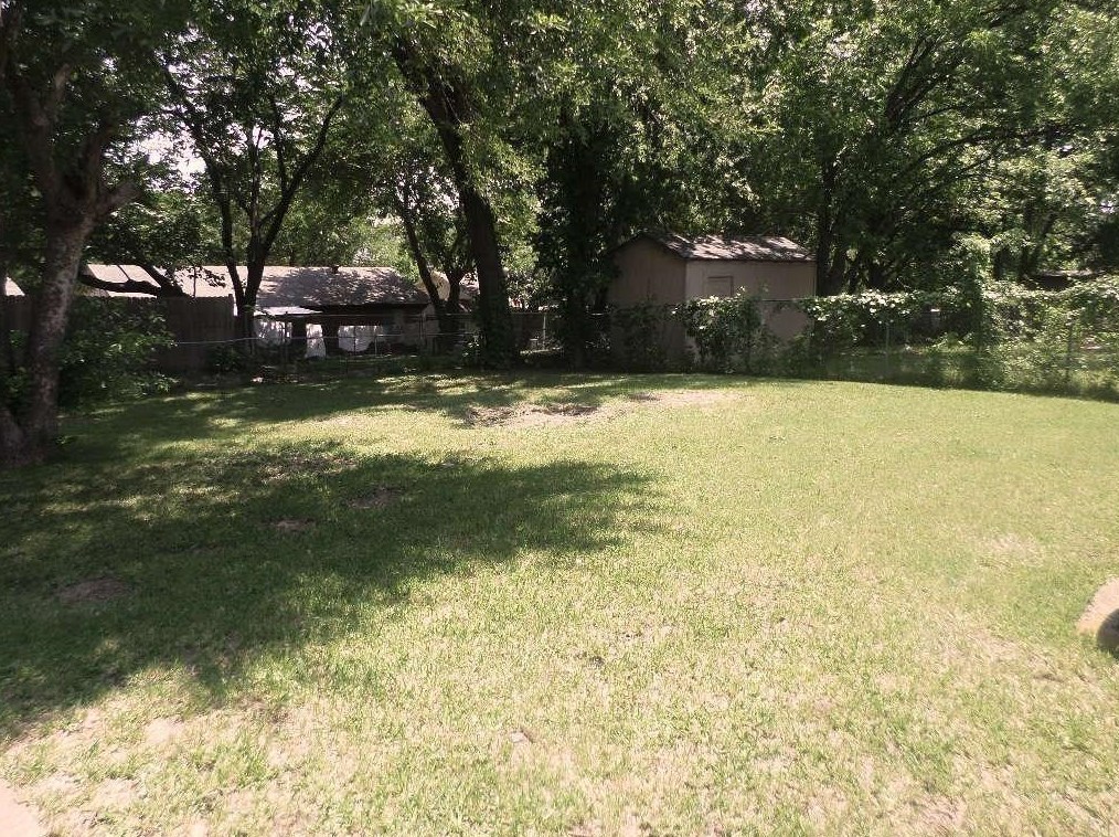 210 Springbranch Dr, Garland, TX 75043