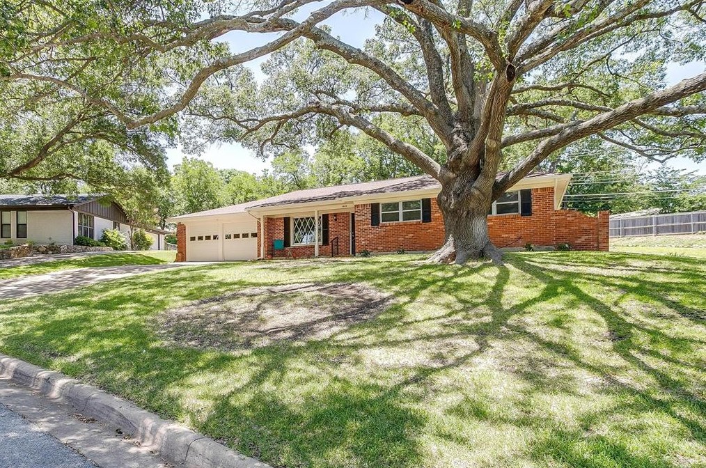 1808 Ems Rd E, Fort Worth, TX 76116